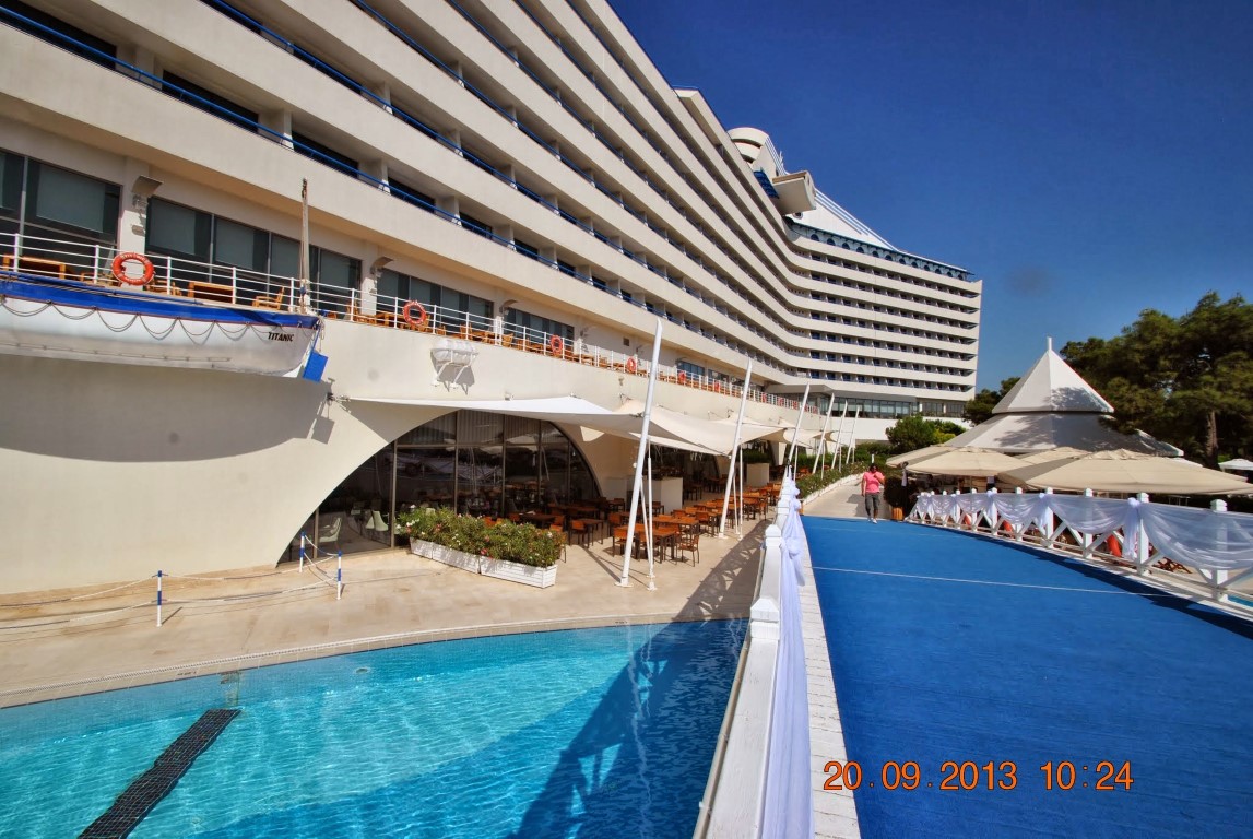 imagini hotel TITANIC LARA